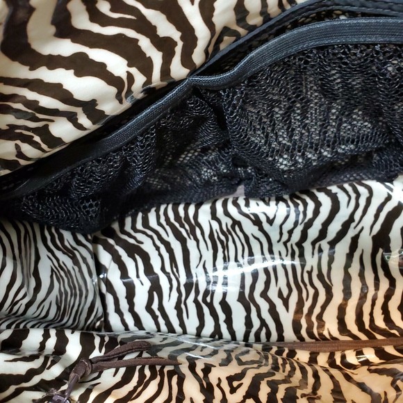 Vera Bradley Purse Microfiber Zebra Vinyl Lined Quilted Toiletry Travel Handbag - Picture 5 of 12
